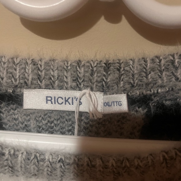 Buffalo Plaid Sweater - Picture 4 of 4